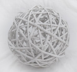 Kula wiklinowa biała z taśmy fi 20